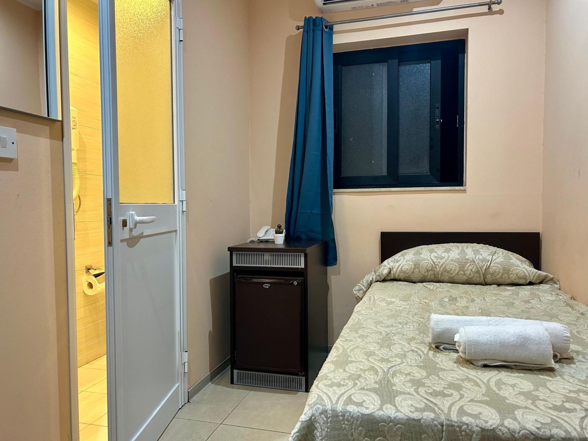 Malta Paradise Central Accomodation Otel Saint Julian's Dış mekan fotoğraf