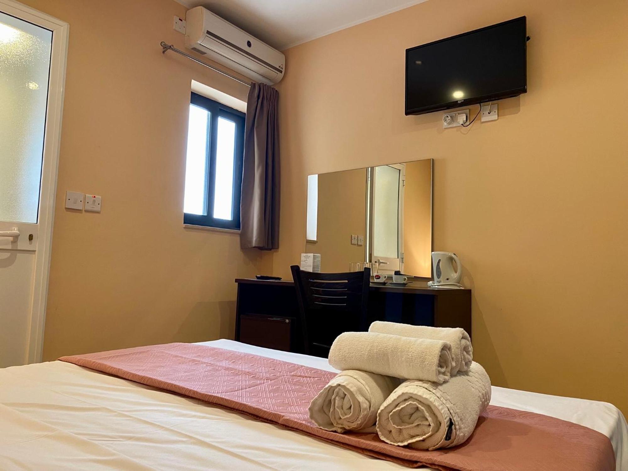 Malta Paradise Central Accomodation Otel Saint Julian's Dış mekan fotoğraf