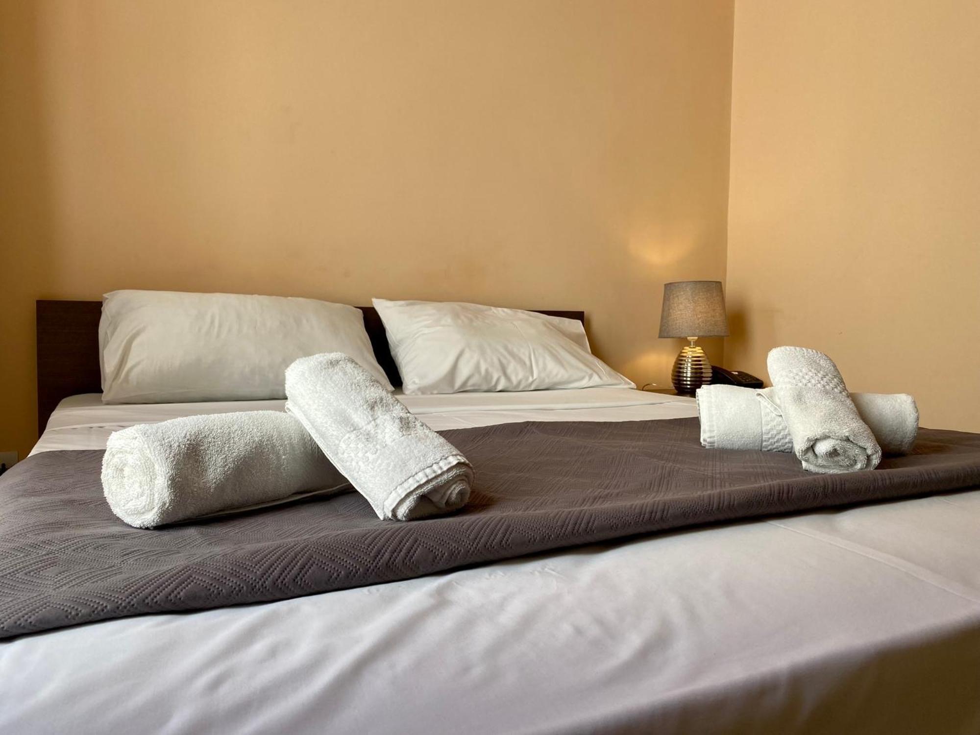 Malta Paradise Central Accomodation Otel Saint Julian's Dış mekan fotoğraf