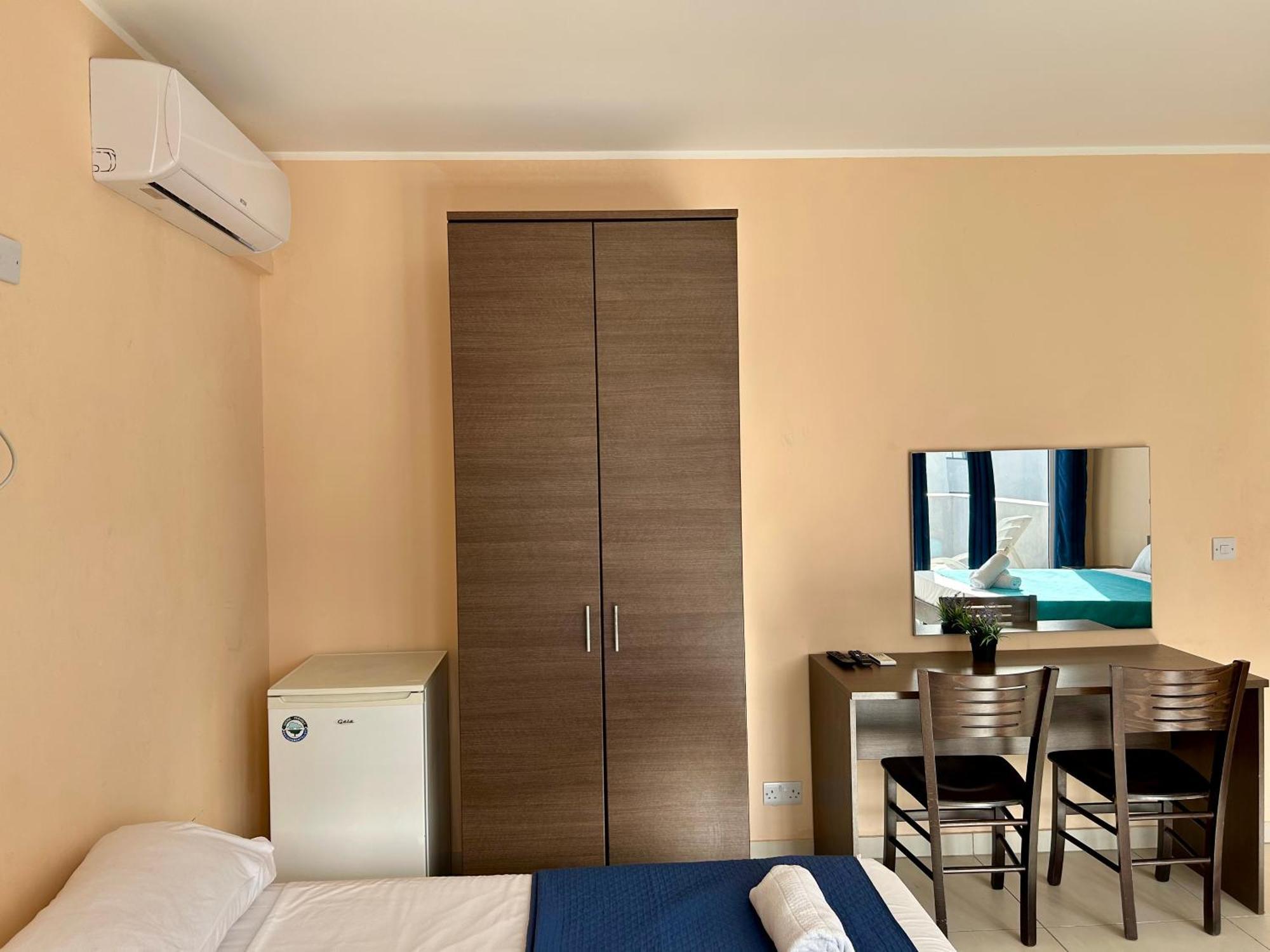 Malta Paradise Central Accomodation Otel Saint Julian's Dış mekan fotoğraf