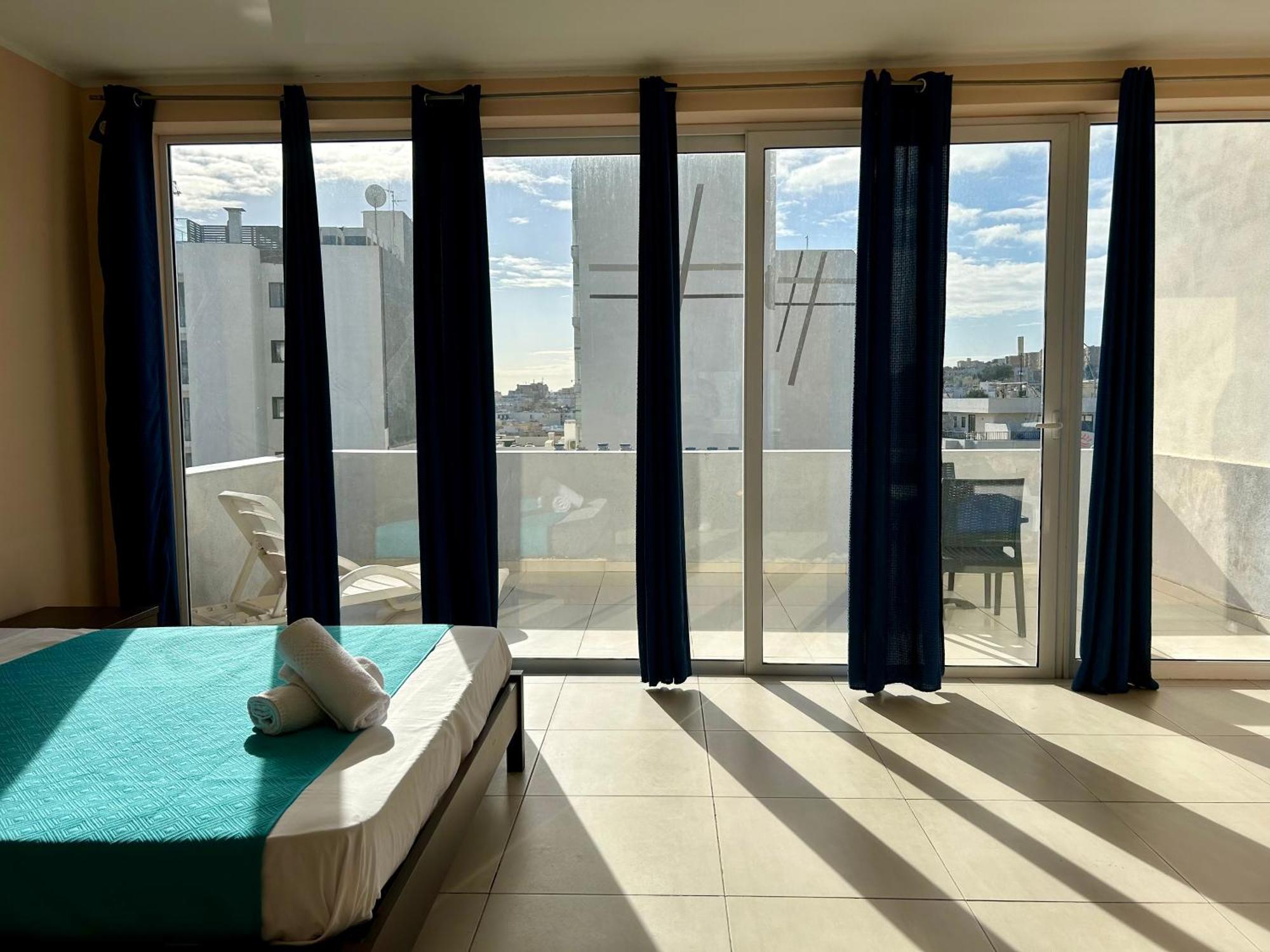 Malta Paradise Central Accomodation Otel Saint Julian's Dış mekan fotoğraf